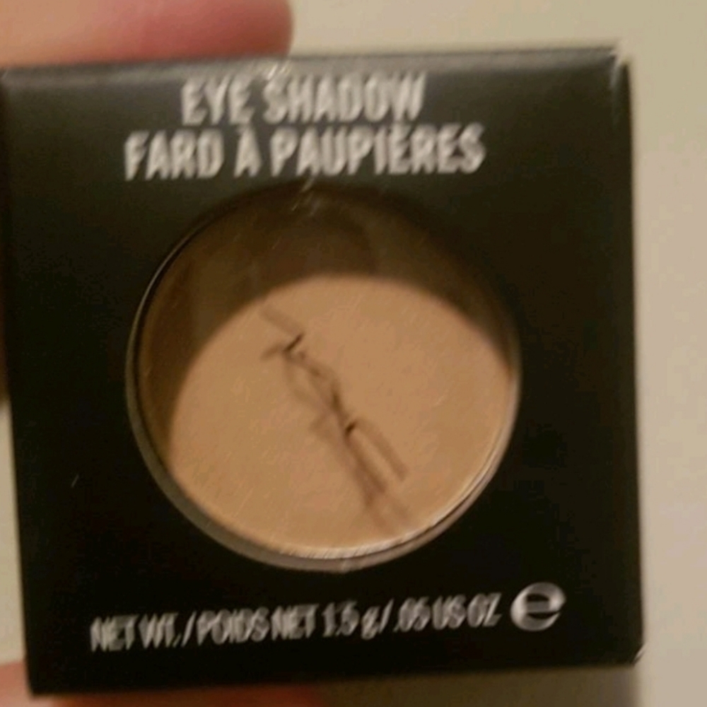 MAC eyeshadow~Ricepaper Frost